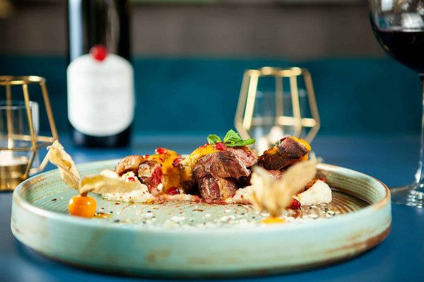 Quels conseils pour un poulet tikka masala avec une sauce tomate crémeuse?