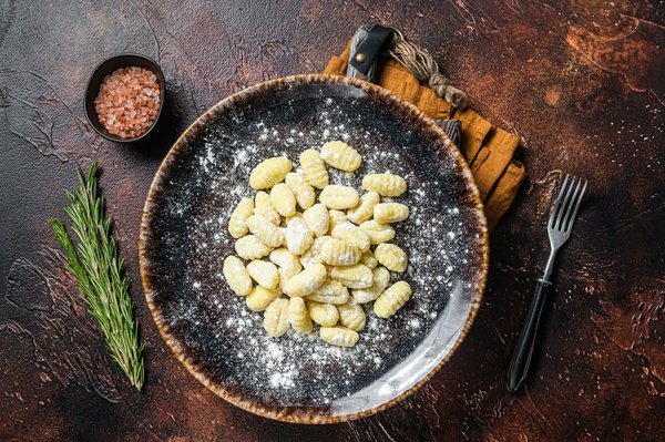 Quels sont les secrets pour faire des gnocchis de pommes de terre légers et moelleux?